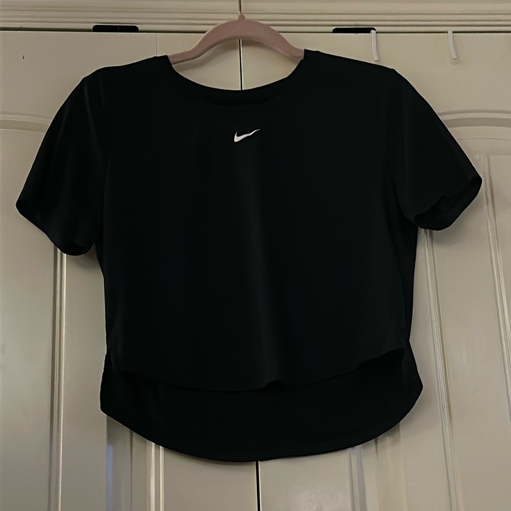 Cropped Dri-fit black Nike Tee